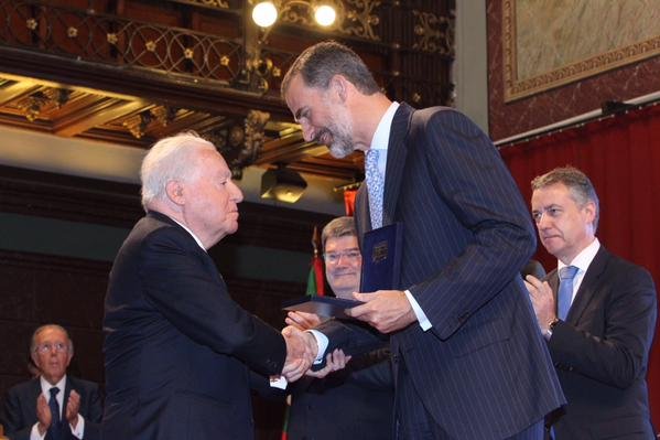 El Rey Don Felipe entrega en Bilbao el Premio Reino de España a José Ferrer
